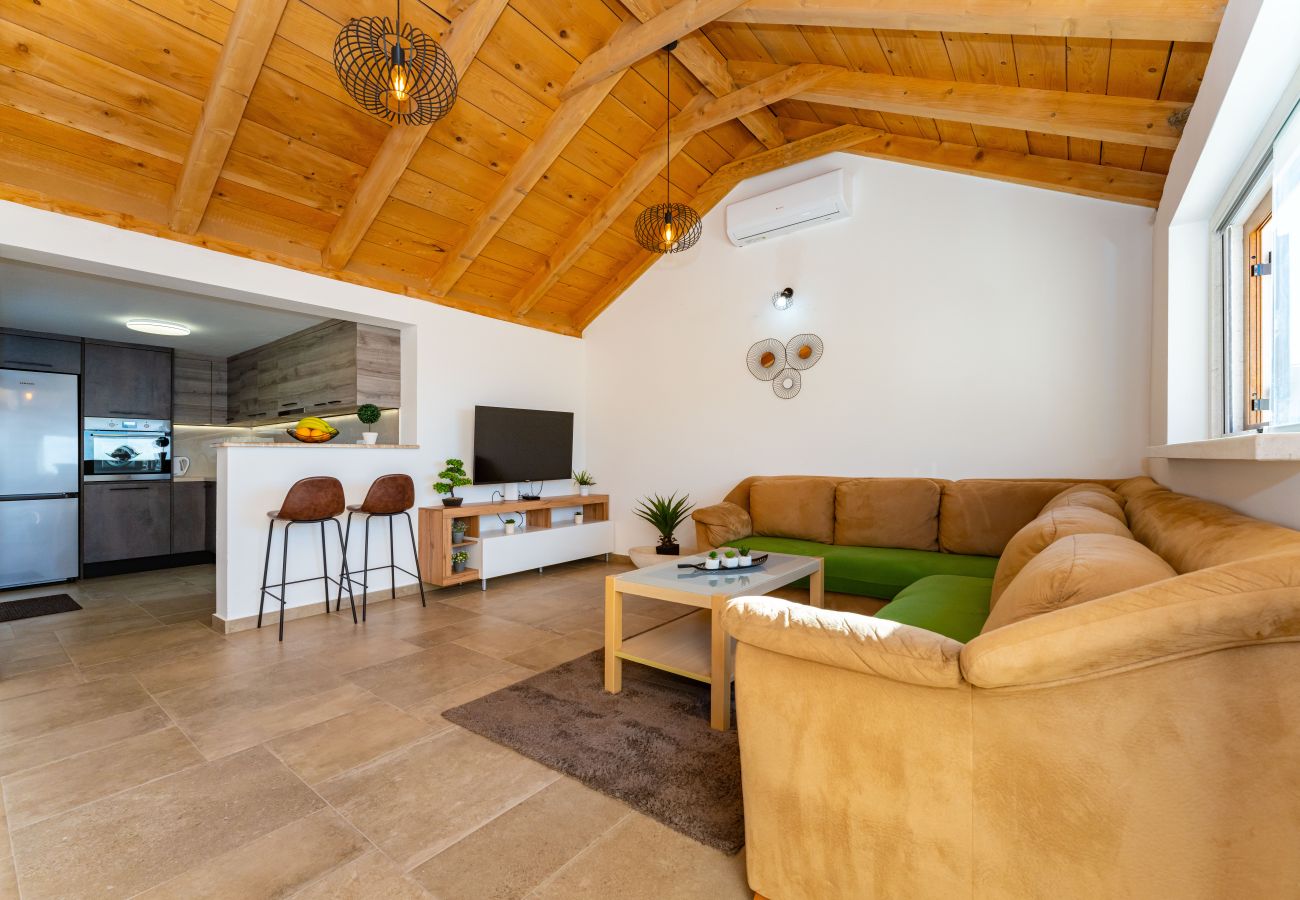 Ferienhaus in Rtina - Holiday home Fortica