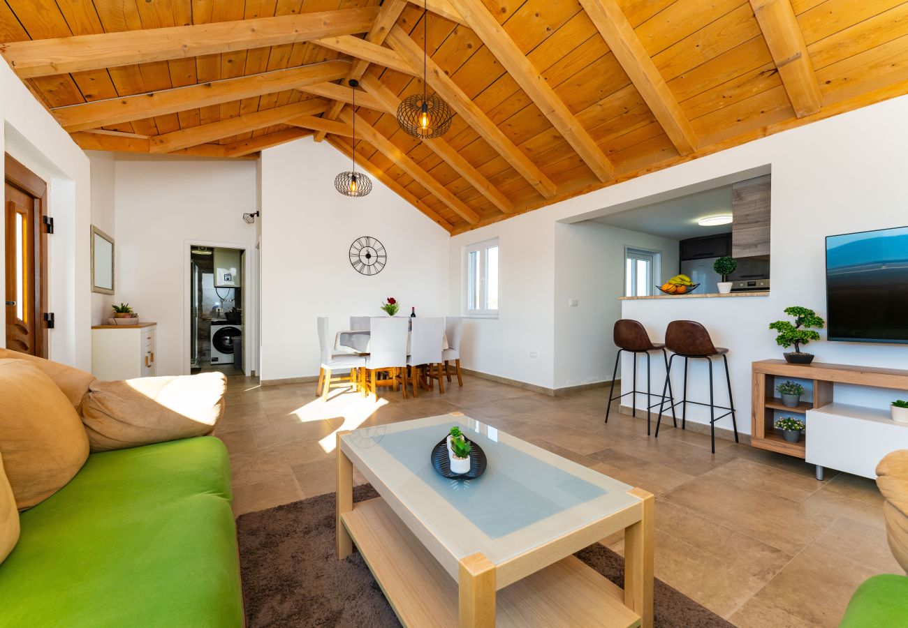 Ferienhaus in Rtina - Holiday home Fortica