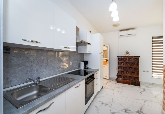 Ferienhaus in Vodice - Holiday home Nadalina Ferienhaus in Vodice - Holiday home Nadalina