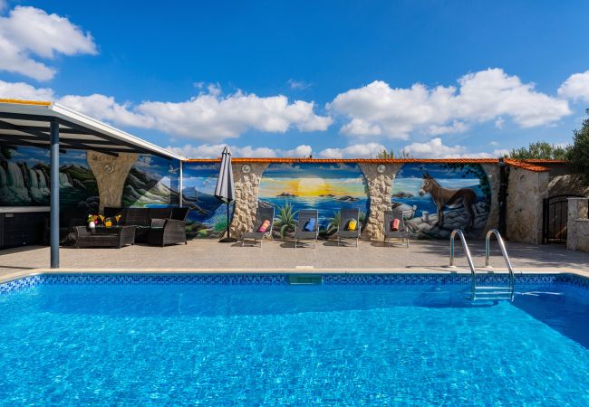 Ferienhaus in Vodice - Holiday home Nadalina Ferienhaus in Vodice - Holiday home Nadalina