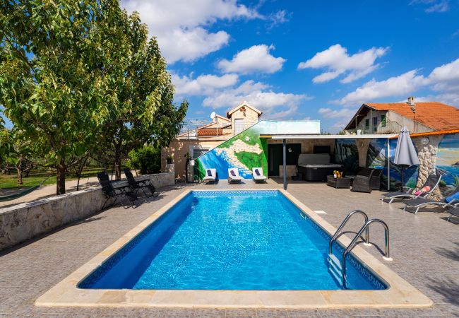 Ferienhaus in Vodice - Holiday home Nadalina Ferienhaus in Vodice - Holiday home Nadalina
