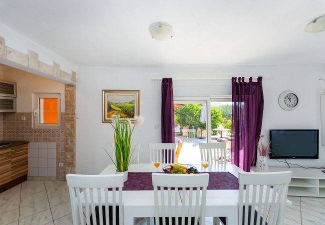 Ferienhaus in Vodice - Holiday home Nadalina Ferienhaus in Vodice - Holiday home Nadalina