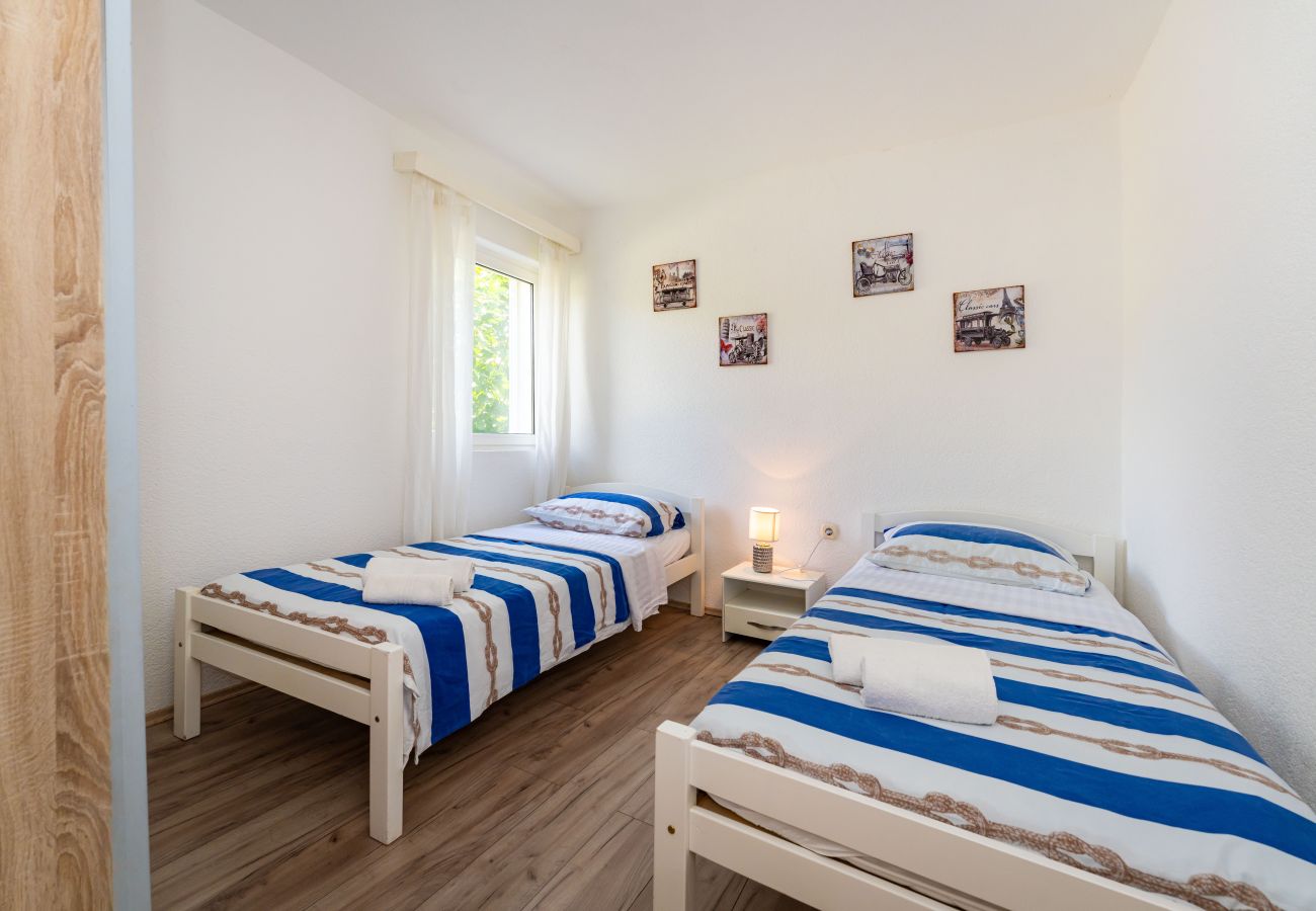 Ferienhaus in Vodice - Holiday home Nadalina