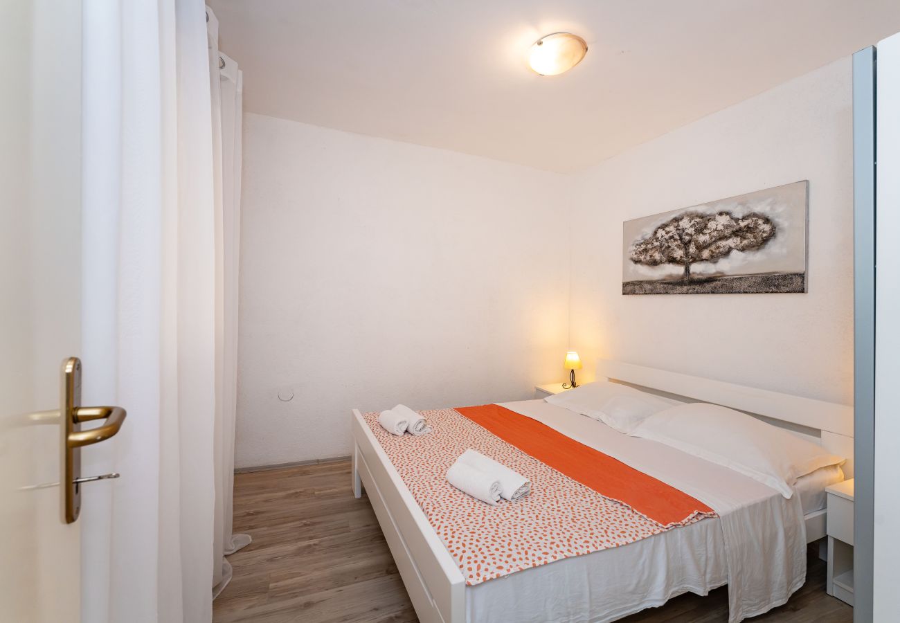 Ferienhaus in Vodice - Holiday home Nadalina