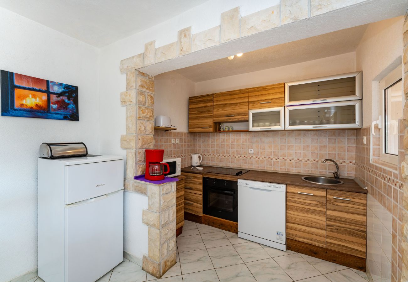 Ferienhaus in Vodice - Holiday home Nadalina