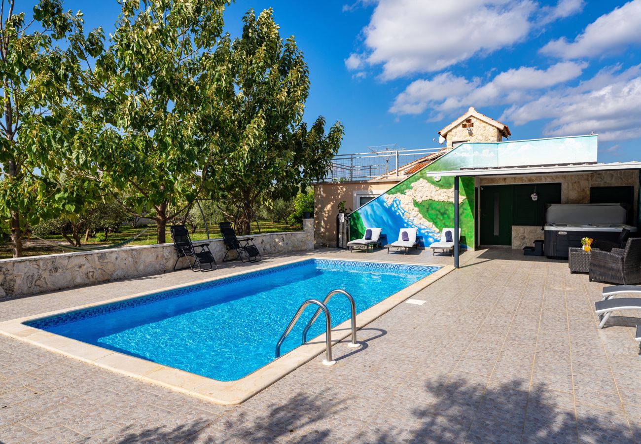 Ferienhaus in Vodice - Holiday home Nadalina