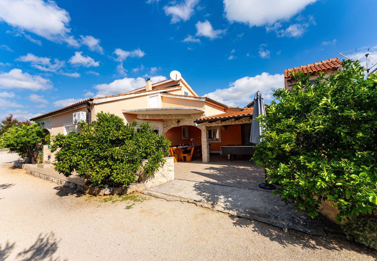 Ferienhaus in Vodice - Holiday home Nadalina