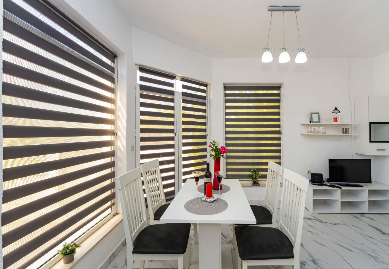 Ferienhaus in Vodice - Holiday home Nadalina