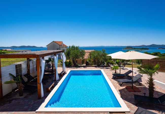 Ferienhaus in Pakoštane - Sea view Villa Tonka Ferienhaus in Pakoštane - Sea view Villa Tonka