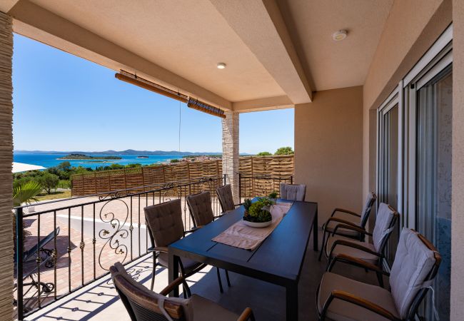 Ferienhaus in Pakoštane - Sea view Villa Tonka Ferienhaus in Pakoštane - Sea view Villa Tonka