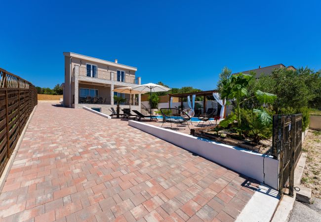 Ferienhaus in Pakoštane - Sea view Villa Tonka Ferienhaus in Pakoštane - Sea view Villa Tonka