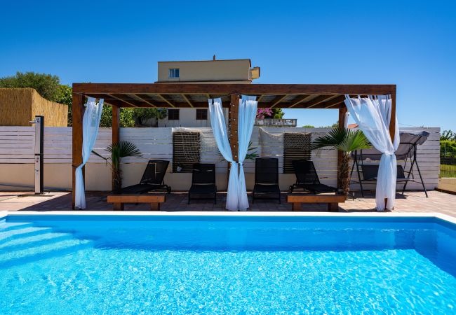 Ferienhaus in Pakoštane - Sea view Villa Tonka Ferienhaus in Pakoštane - Sea view Villa Tonka