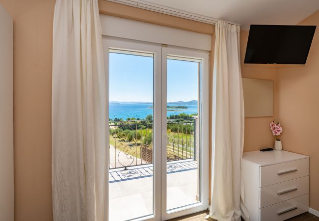 Ferienhaus in Pakoštane - Sea view Villa Tonka Ferienhaus in Pakoštane - Sea view Villa Tonka