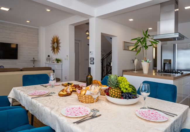 Ferienhaus in Pakoštane - Sea view Villa Tonka Ferienhaus in Pakoštane - Sea view Villa Tonka