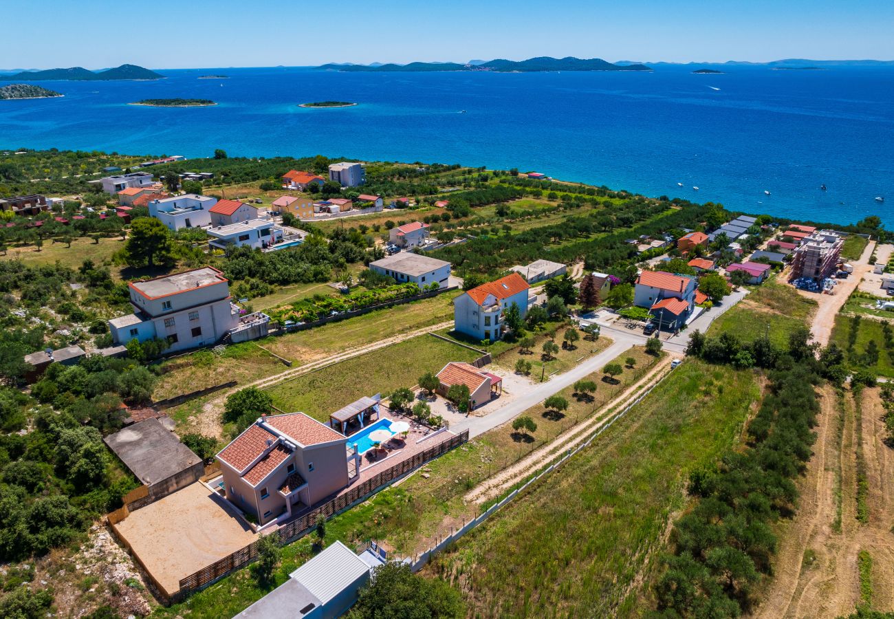 Ferienhaus in Pakoštane - Sea view villa Tonka