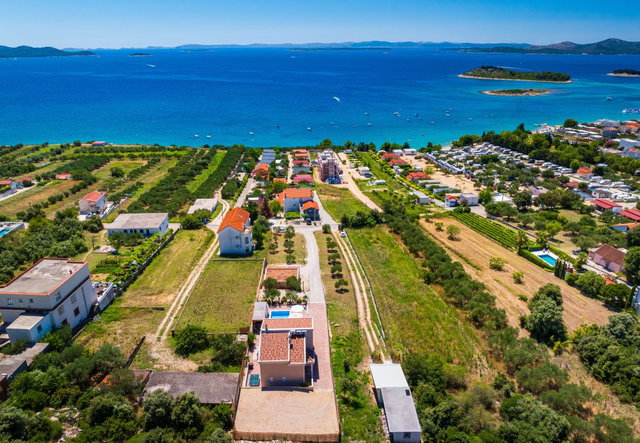 Ferienhaus in Pakoštane - Sea view villa Tonka