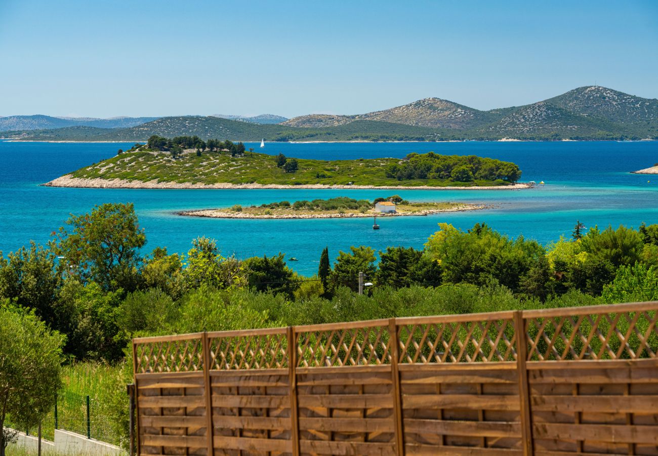 Ferienhaus in Pakoštane - Sea view villa Tonka