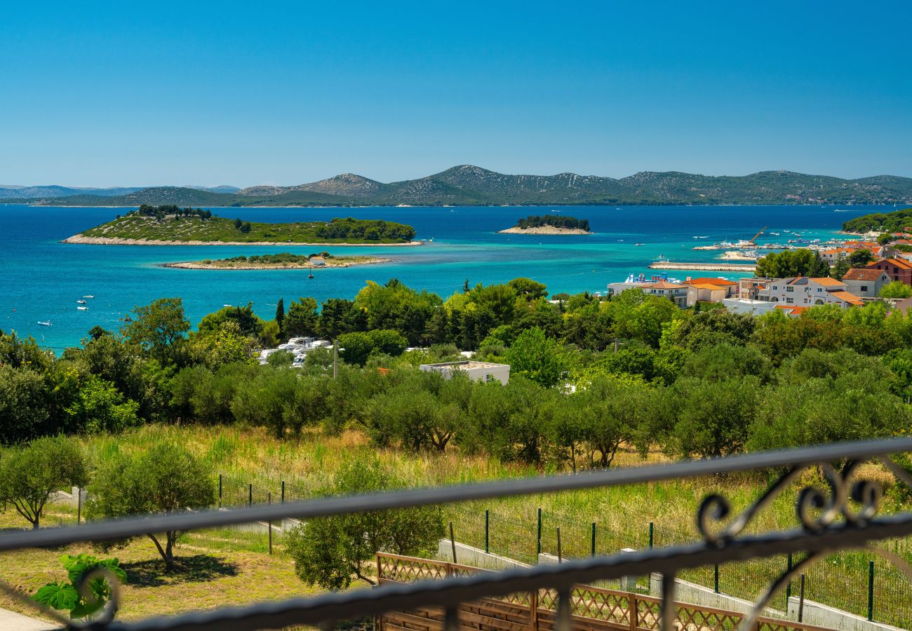 Ferienhaus in Pakoštane - Sea view villa Tonka