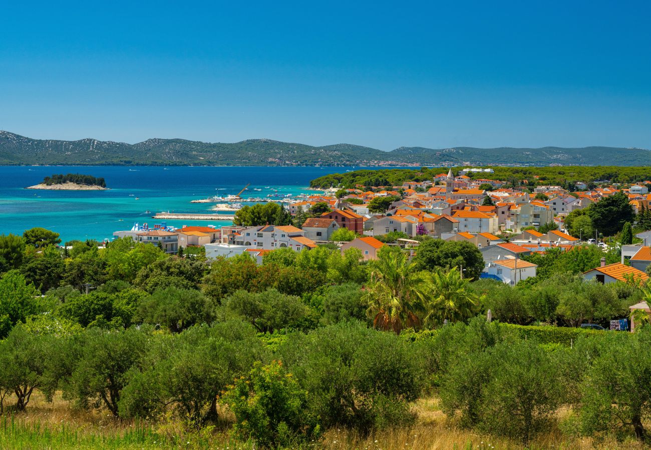 Ferienhaus in Pakoštane - Sea view villa Tonka