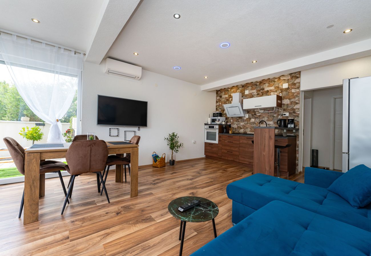 Ferienwohnung in Žaborić - Apartment Nikita with private pool
