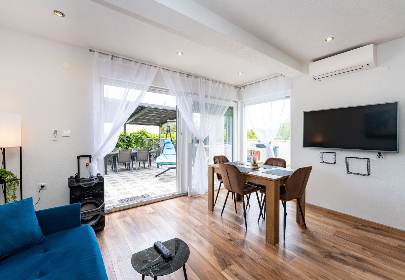 Ferienwohnung in Žaborić - Apartment Nikita with private pool