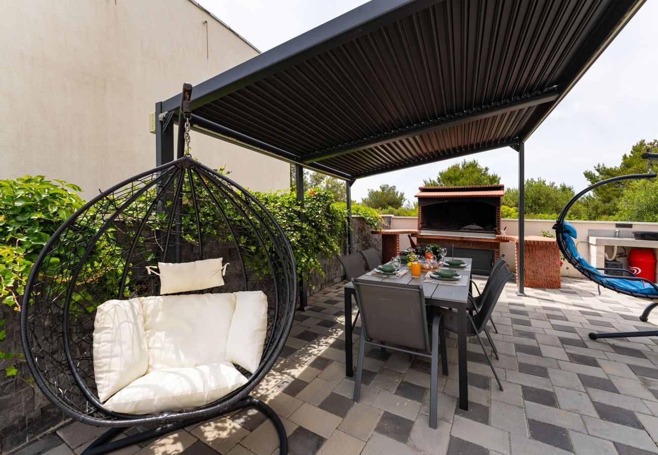 Ferienwohnung in Žaborić - Apartment Nikita with private pool