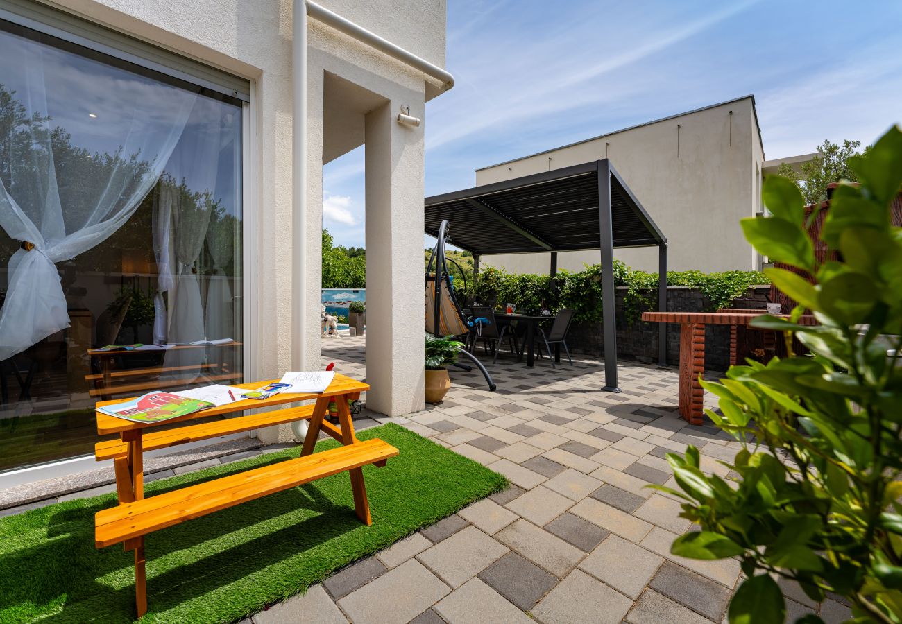 Ferienwohnung in Žaborić - Apartment Nikita with private pool