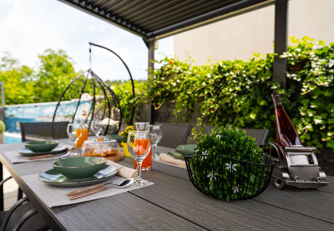 Ferienwohnung in Žaborić - Apartment Nikita with private pool