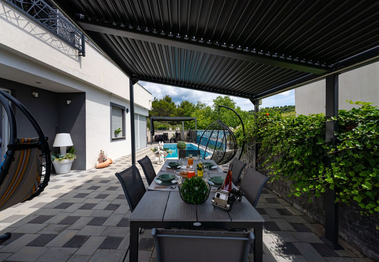 Ferienwohnung in Žaborić - Apartment Nikita with private pool