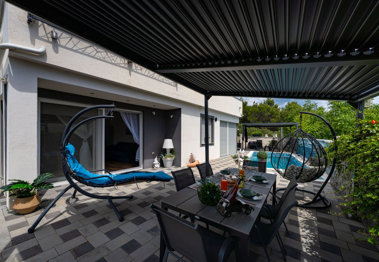 Ferienwohnung in Žaborić - Apartment Nikita with private pool