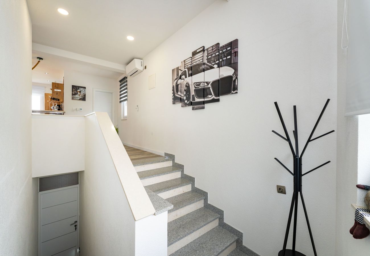 Ferienwohnung in Žaborić - Sea view penthouse Nikita