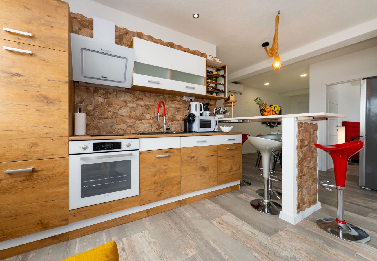 Ferienwohnung in Žaborić - Sea view penthouse Nikita