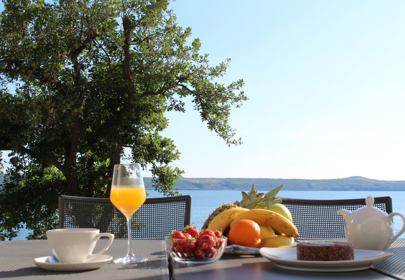 Ferienhaus in Maslenica - Beach house Nikola