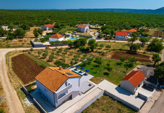 Ferienhaus in Galovac - Villa Campi Dalmatia Ferienhaus in Galovac - Villa Campi Dalmatia