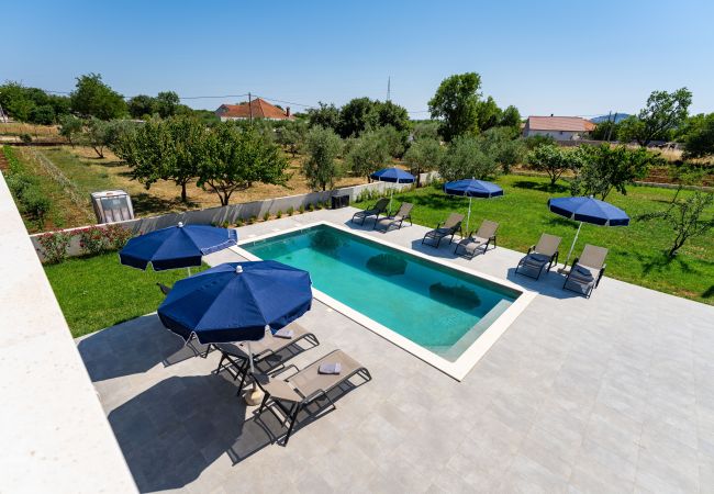 Ferienhaus in Galovac - Villa Campi Dalmatia Ferienhaus in Galovac - Villa Campi Dalmatia