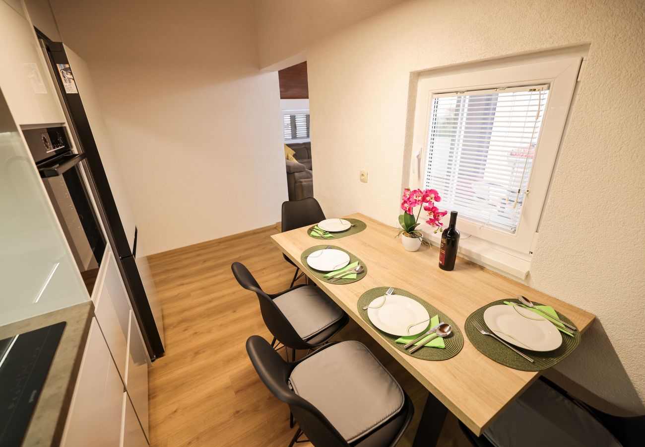 Ferienwohnung in Barotul - Sea view apartment Naledi