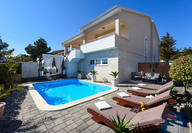 Ferienhaus in Pridraga - Sea view Villa Bella Ferienhaus in Pridraga - Sea view Villa Bella