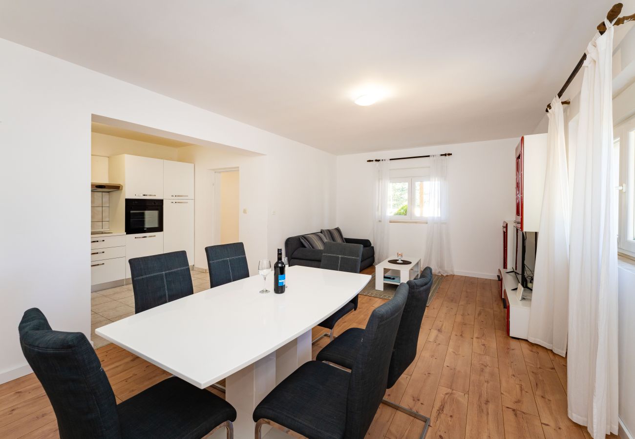 Ferienhaus in Raštevic - Holiday home Emily