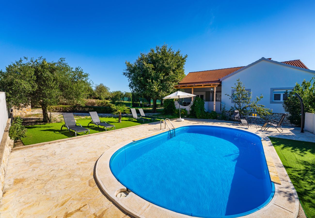 Ferienhaus in Raštevic - Holiday home Emily