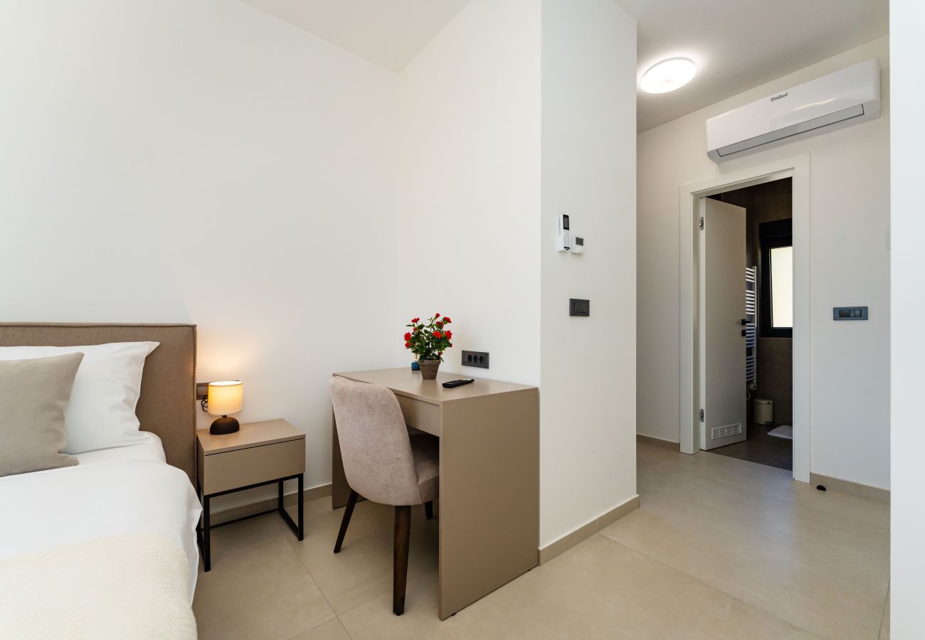 Ferienwohnung in Starigrad - Sea view Villa Senti