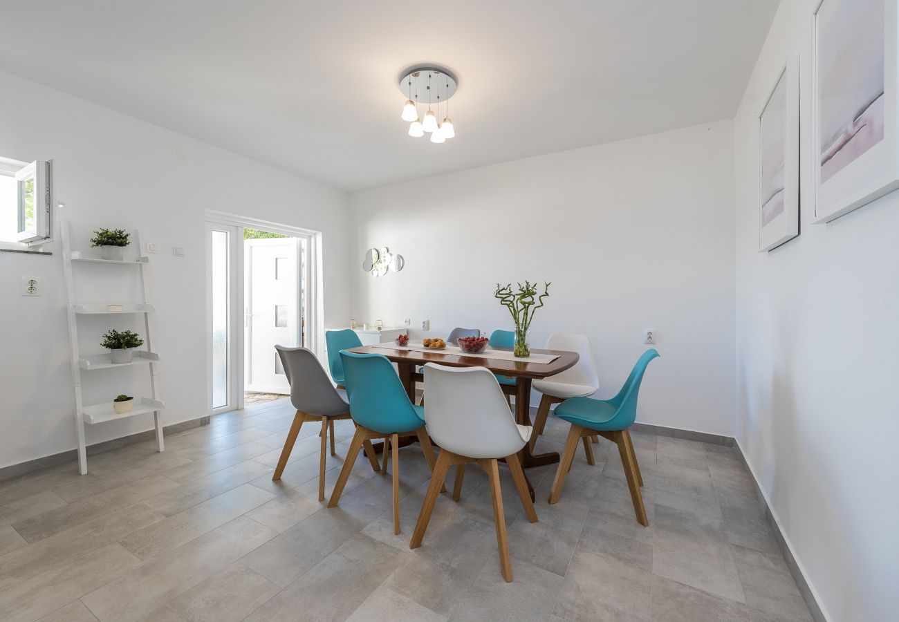 Ferienhaus in Maslenica - Beachfront villa Maslenica