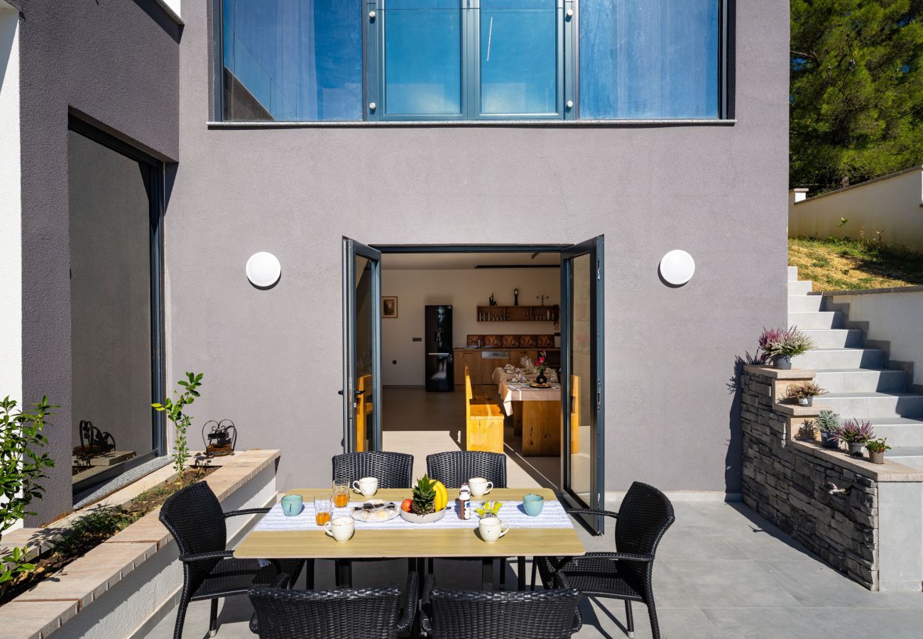 Ferienhaus in Starigrad - Sea view Villa Senti