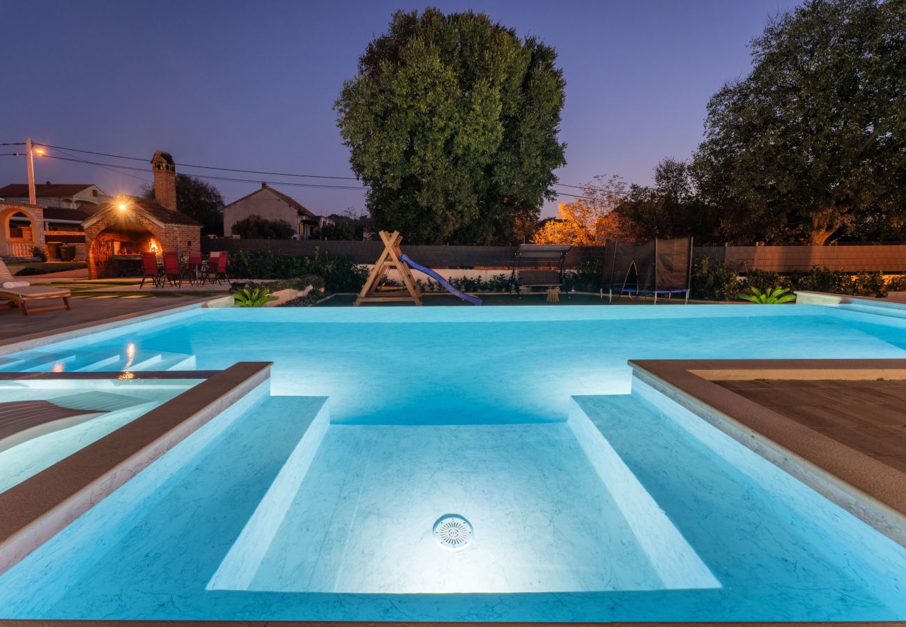 Ferienwohnung in Galovac - Apartment Galleli with private pool