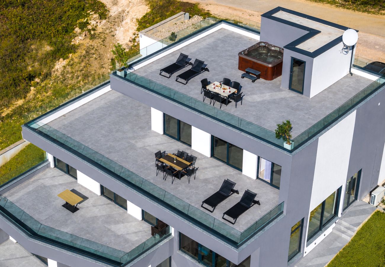 Ferienwohnung in Starigrad - Apartment Senti with shared pool