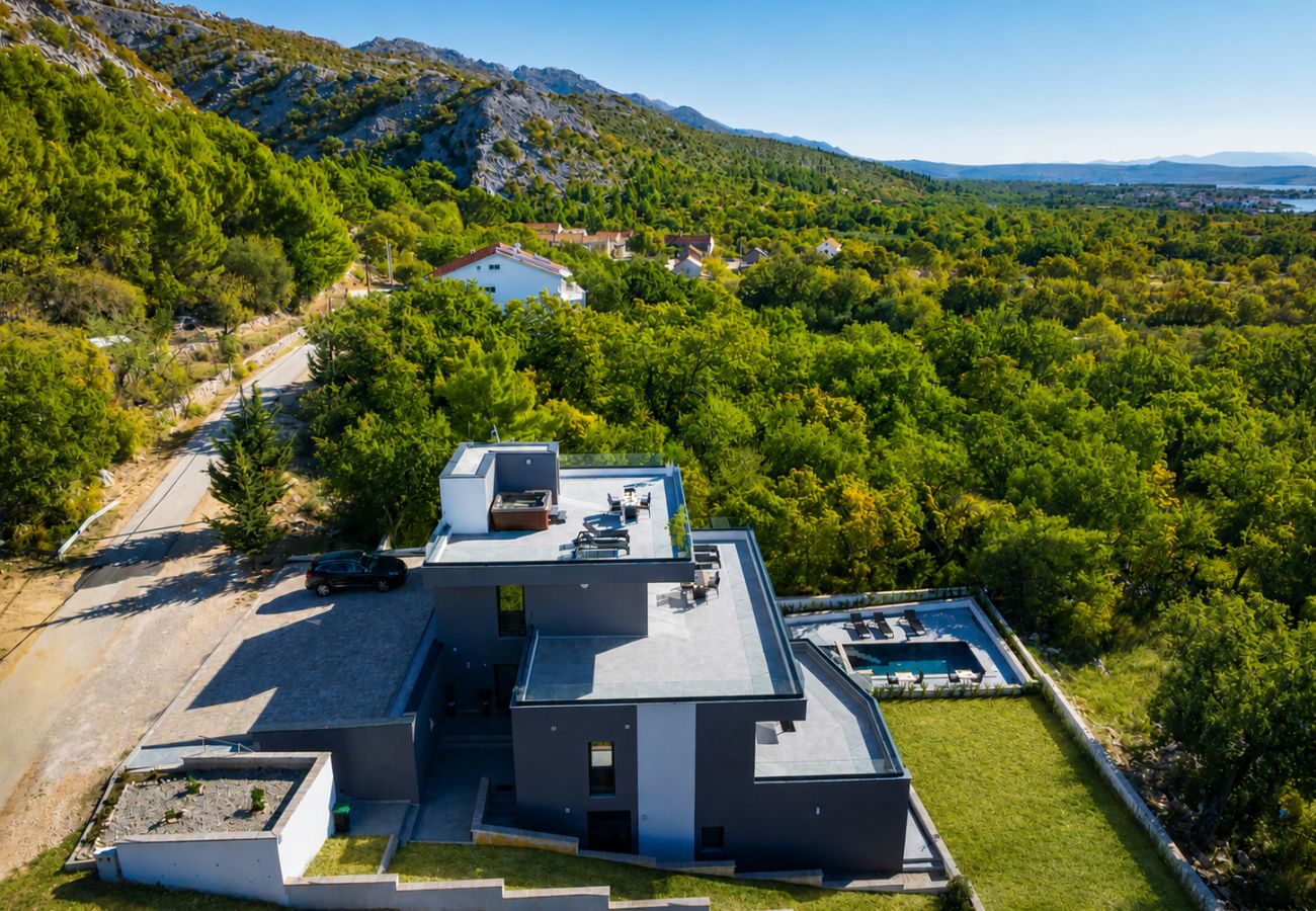Ferienwohnung in Starigrad - Apartment Senti with shared pool