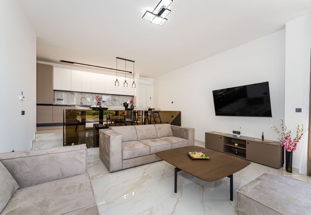 Ferienwohnung in Starigrad - Apartment Senti with shared pool