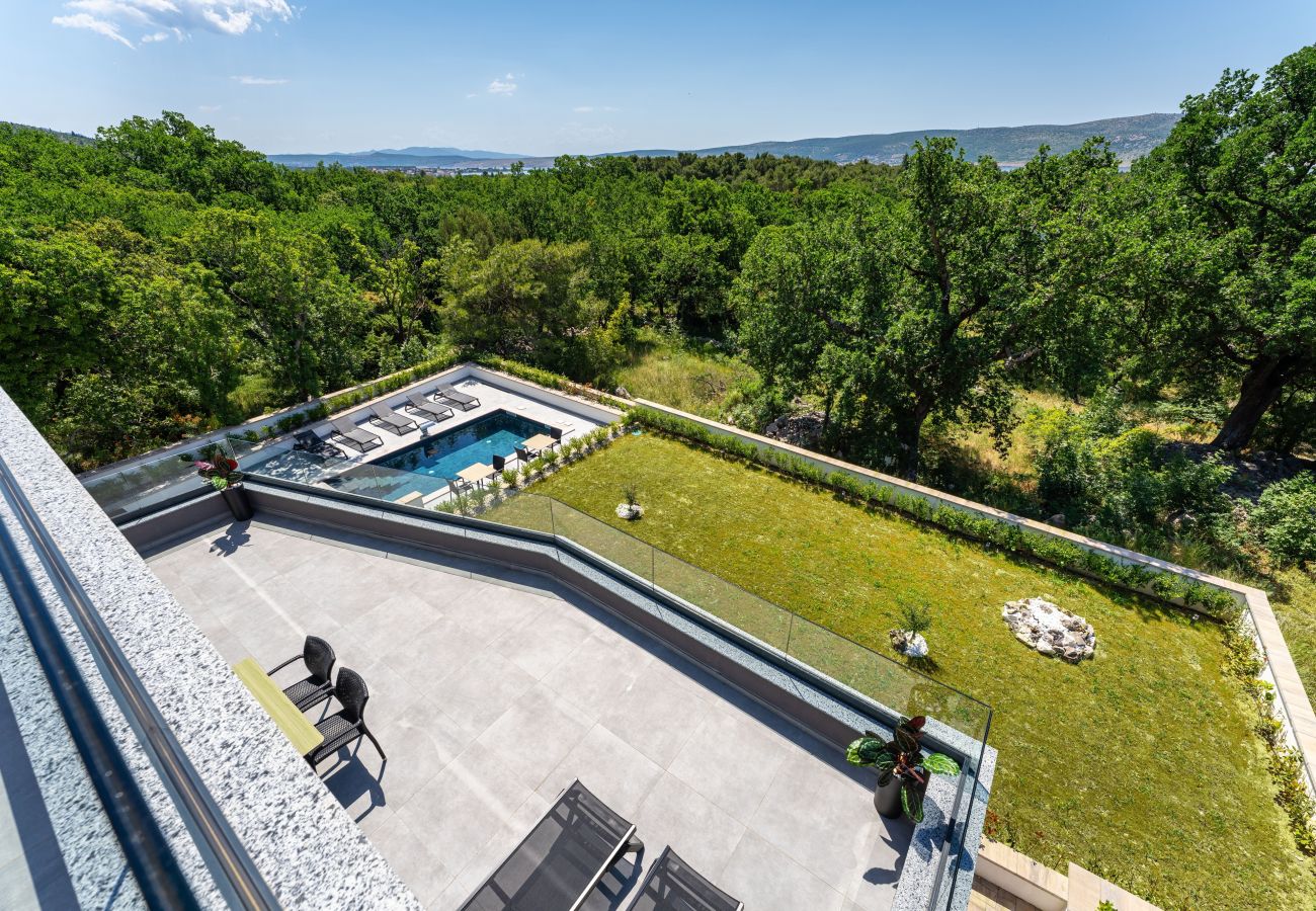 Ferienwohnung in Starigrad - Apartment Senti with shared pool