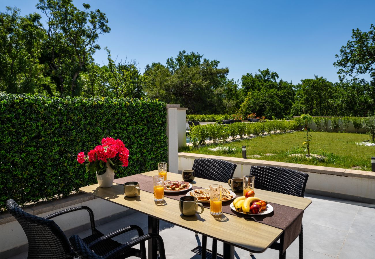 Ferienwohnung in Starigrad - Apartment Senti with shared pool