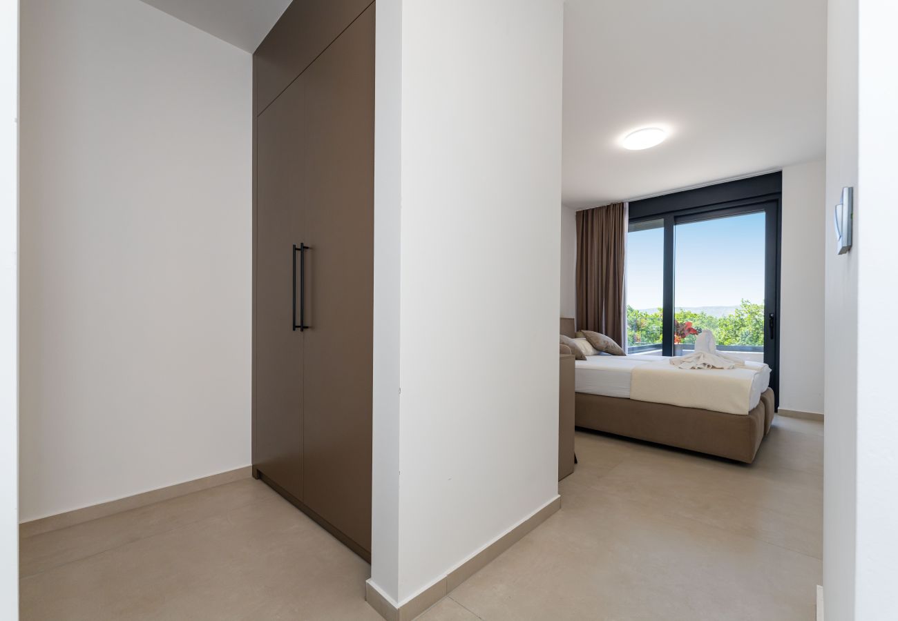 Ferienwohnung in Starigrad - Apartment Senti with shared pool