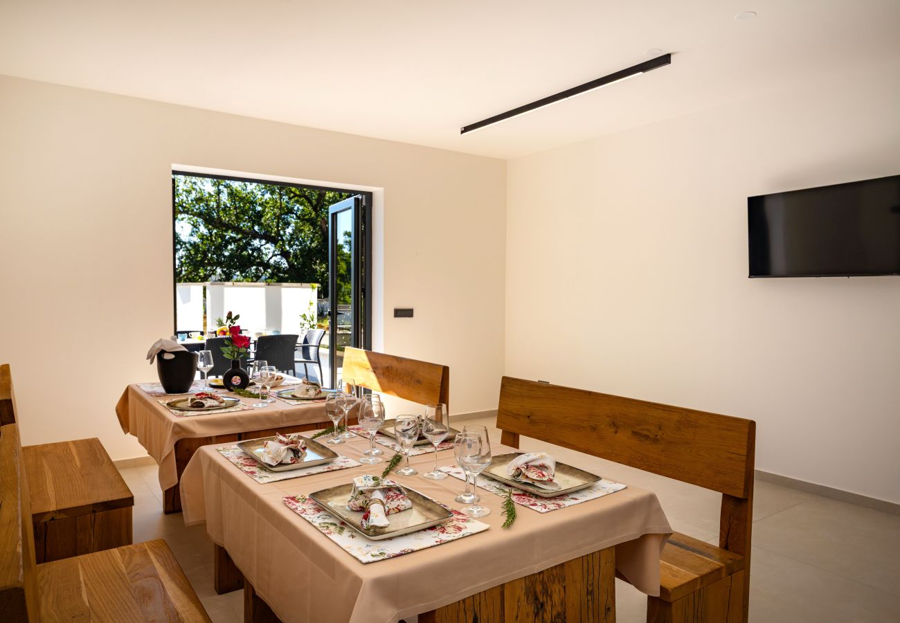 Ferienwohnung in Starigrad - Apartment Senti with shared pool
